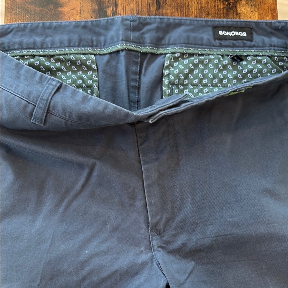 Bonobos chinos like new in slate blue! Tailored fit 38x30